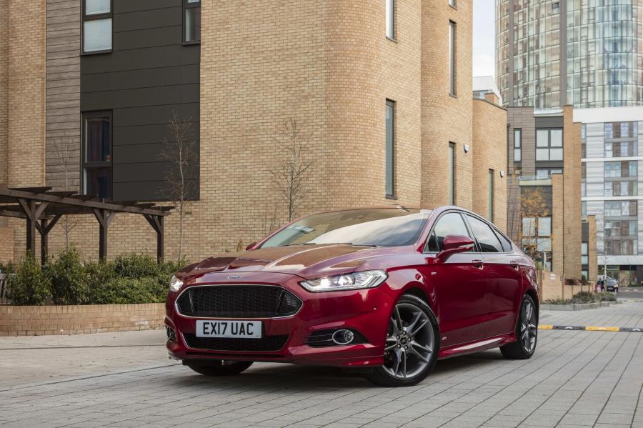  Ford Mondeo Hatchback ST-Line 2016 года  (UK) (фото 10 из 13)